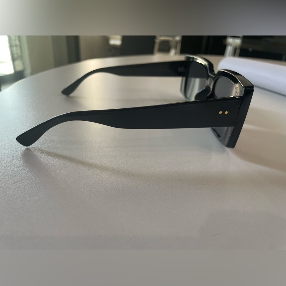 Rectangle shape sunglasses - Picture 2 of 4